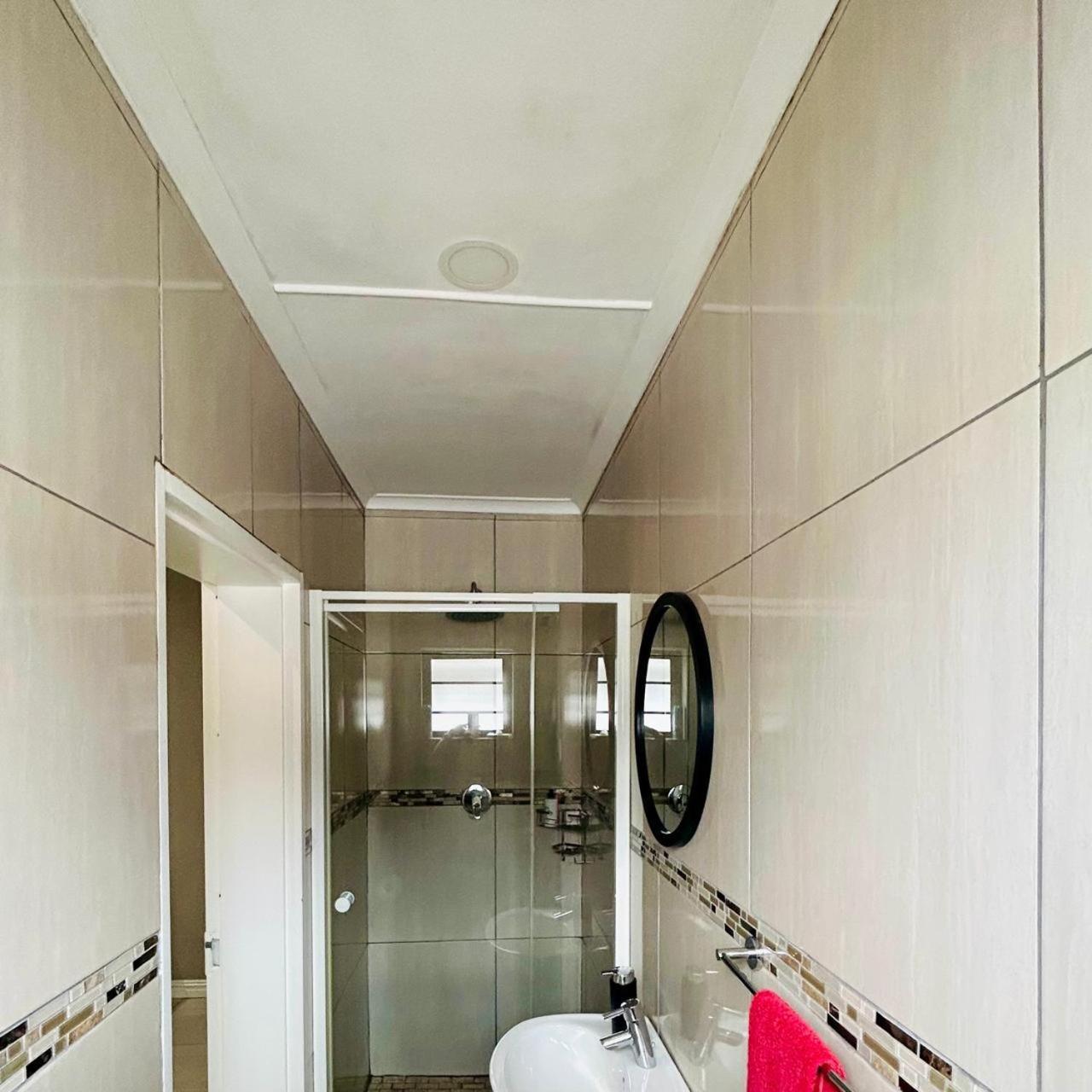 Hidden Bliss Guesthouse East London Bilik gambar