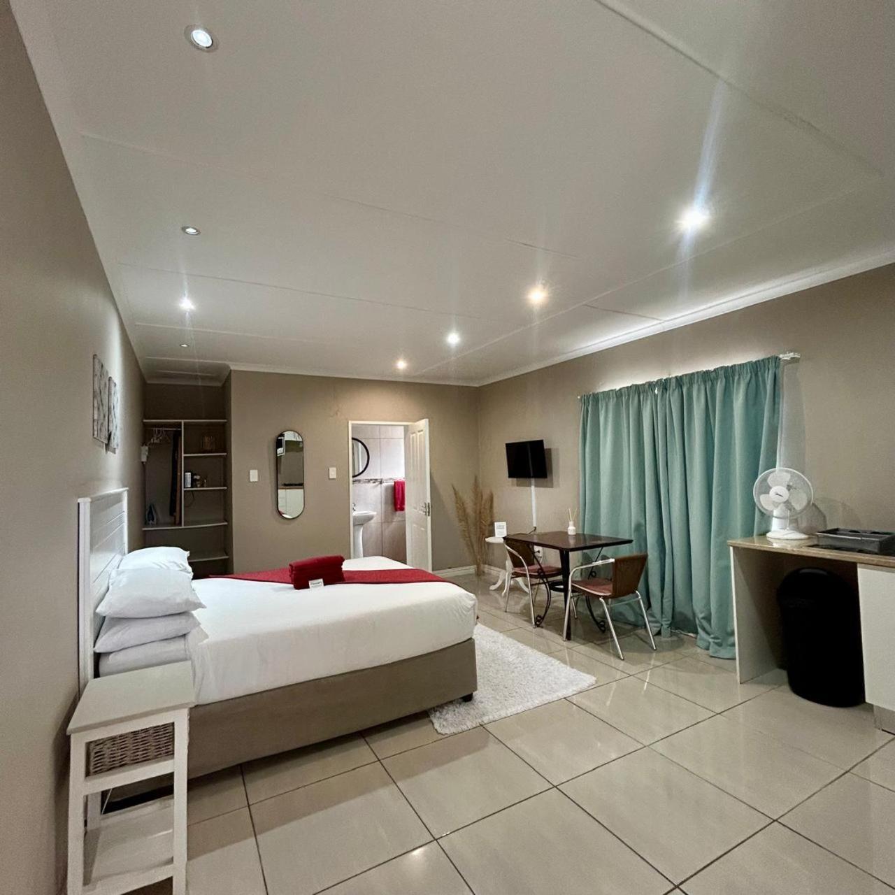 Hidden Bliss Guesthouse East London Bilik gambar