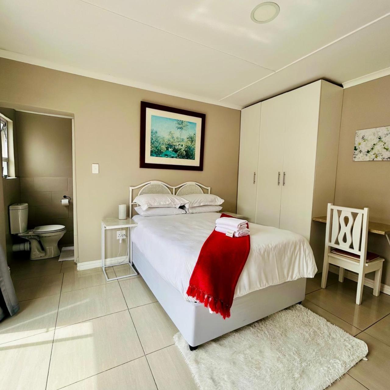 Hidden Bliss Guesthouse East London Bilik gambar