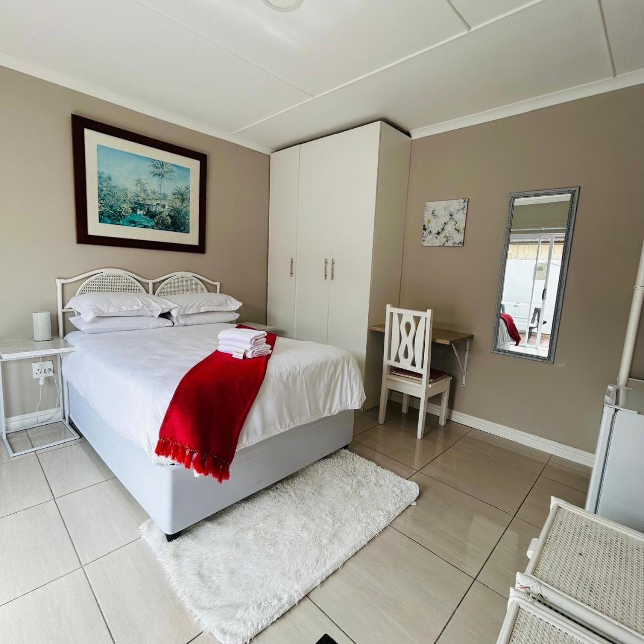 Hidden Bliss Guesthouse East London Bilik gambar